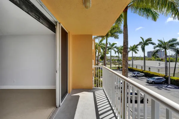 $2,300 | 1450 Southeast 3rd Avenue, Unit 305, Dania Beach, FL 33004