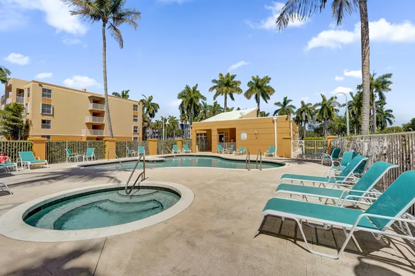 $2,300 | 1450 Southeast 3rd Avenue, Unit 305, Dania Beach, FL 33004