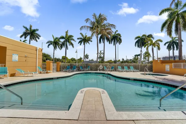 $2,300 | 1450 Southeast 3rd Avenue, Unit 305, Dania Beach, FL 33004