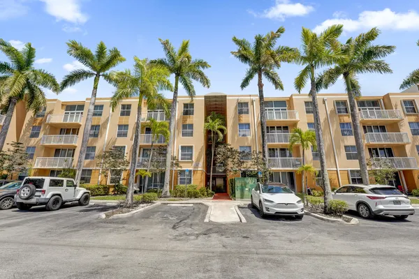 $2,300 | 1450 Southeast 3rd Avenue, Unit 305, Dania Beach, FL 33004