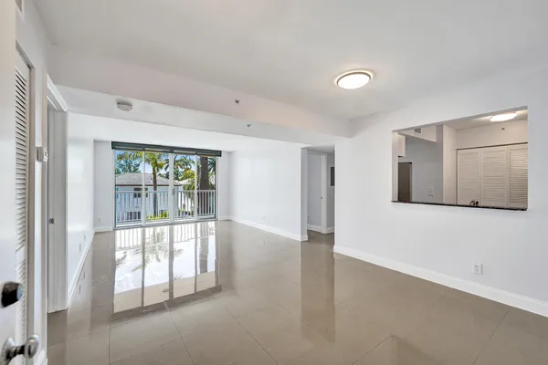 $2,300 | 1450 Southeast 3rd Avenue, Unit 305, Dania Beach, FL 33004