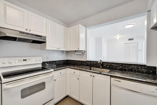 $2,300 | 1450 Southeast 3rd Avenue, Unit 305, Dania Beach, FL 33004