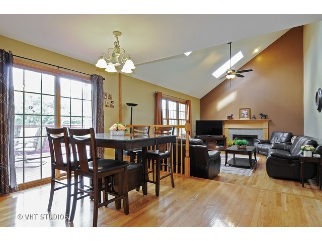 2731 Fairhauser Road Naperville, IL 60564 - Photo 7 of 20