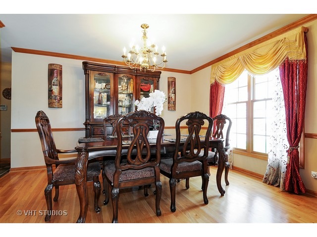 2731 Fairhauser Road Naperville, IL 60564 - Photo 8 of 20