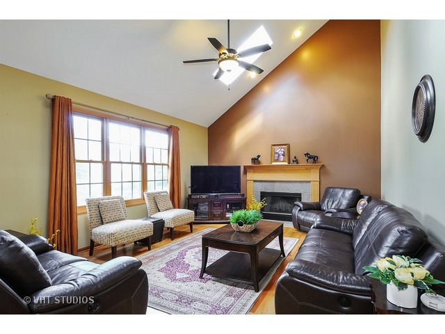 2731 Fairhauser Road Naperville, IL 60564 - Photo 9 of 20