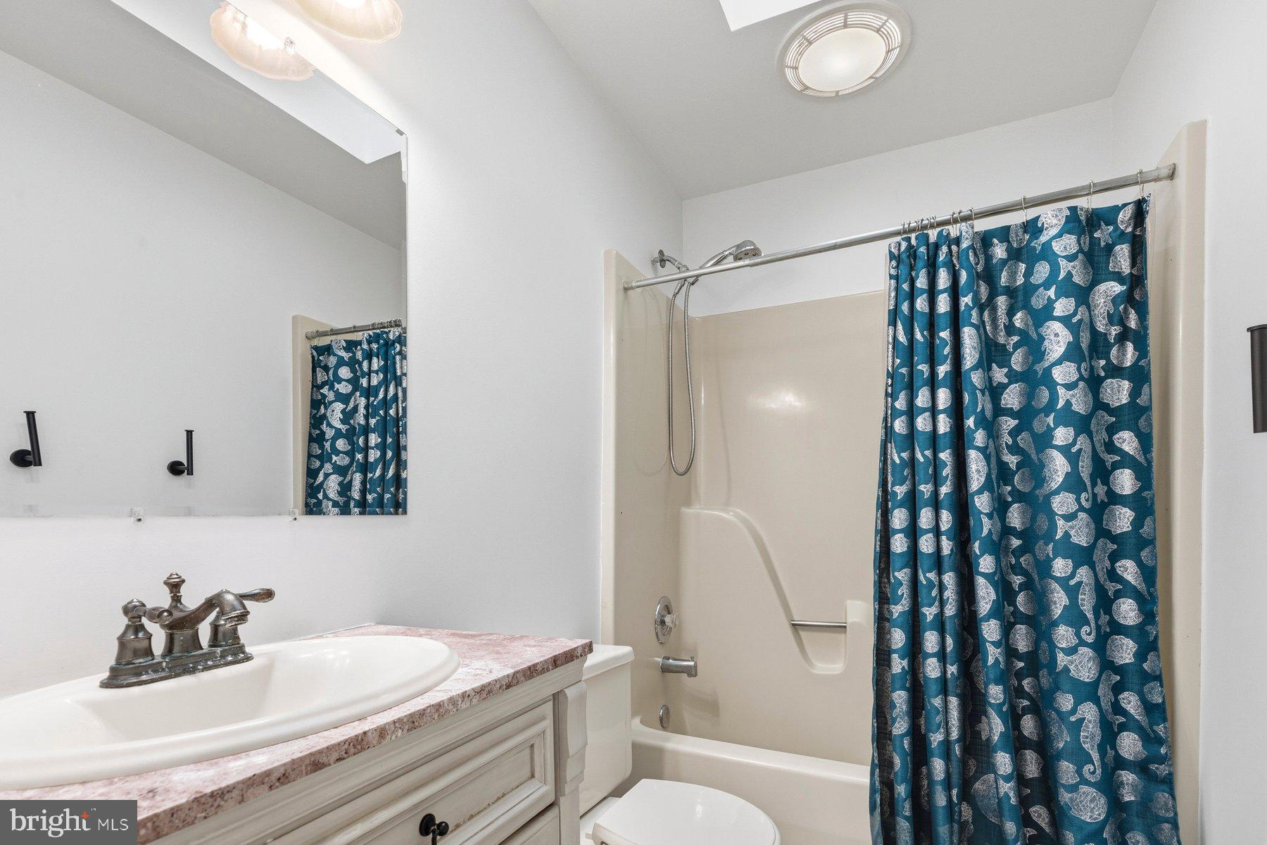 9320 Sam Owing's Place Owings, MD 20736 - Photo 30 of 40 2nd floor full bath w/skylight