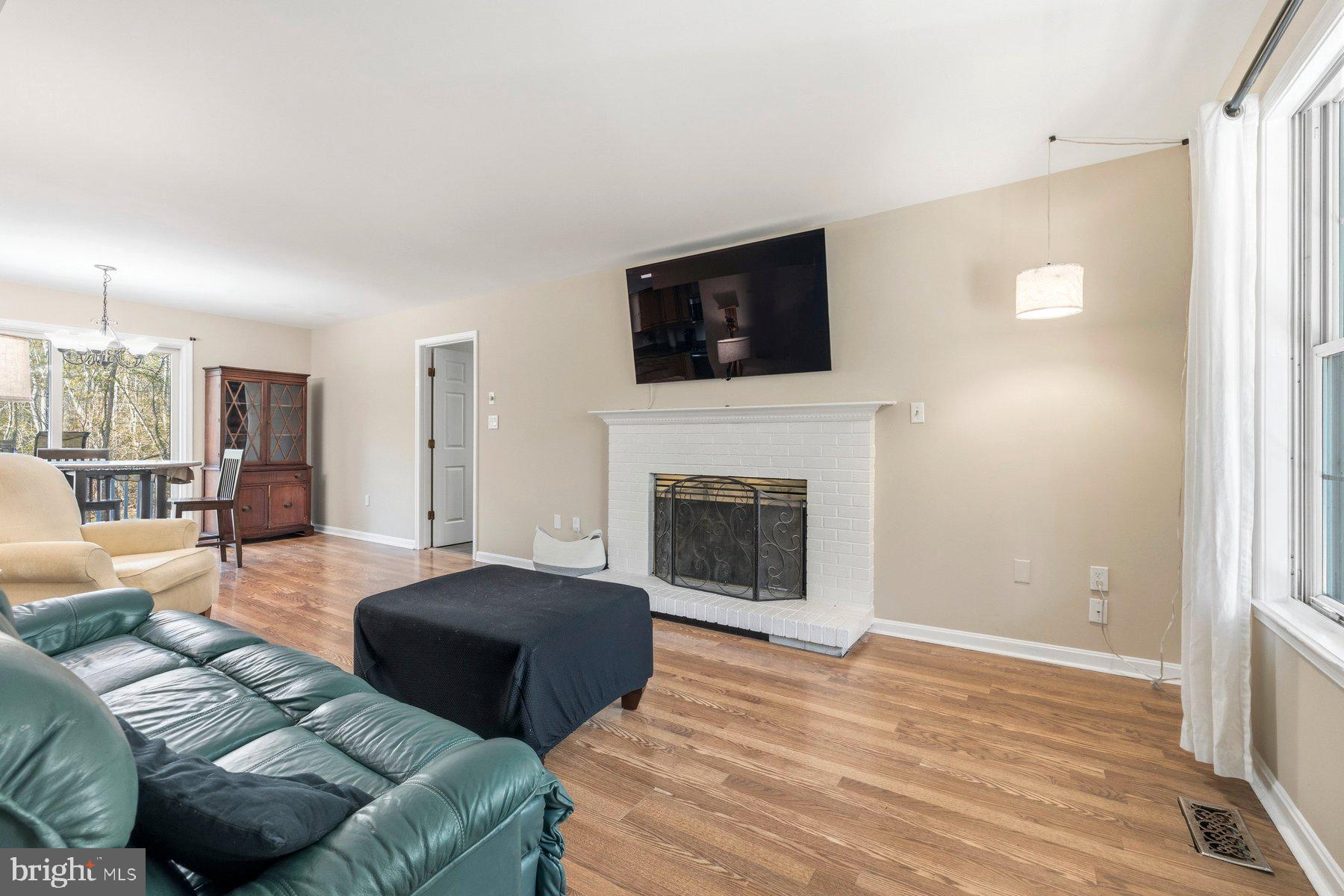 9320 Sam Owing's Place Owings, MD 20736 - Photo 6 of 40 Family room