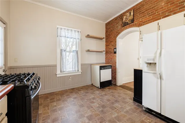 $129,900 | 41 Holley Street, Lyons, NY 14489