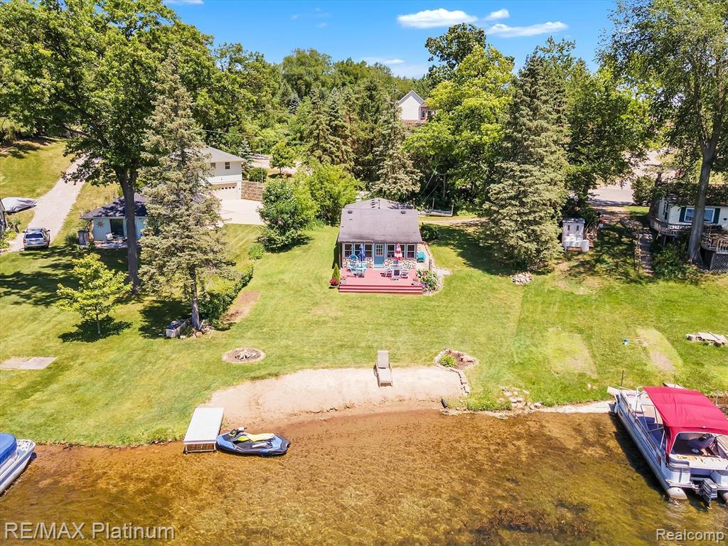1725 Triangle Lake Road Howell, MI 48843 - Photo 40 of 46