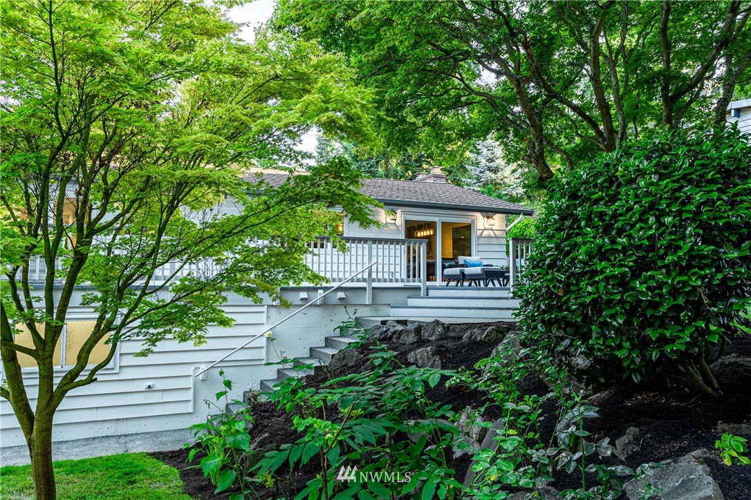 10607 Nottingham Road Edmonds, WA 98020 - Photo 2 of 25 Gallery Image 2