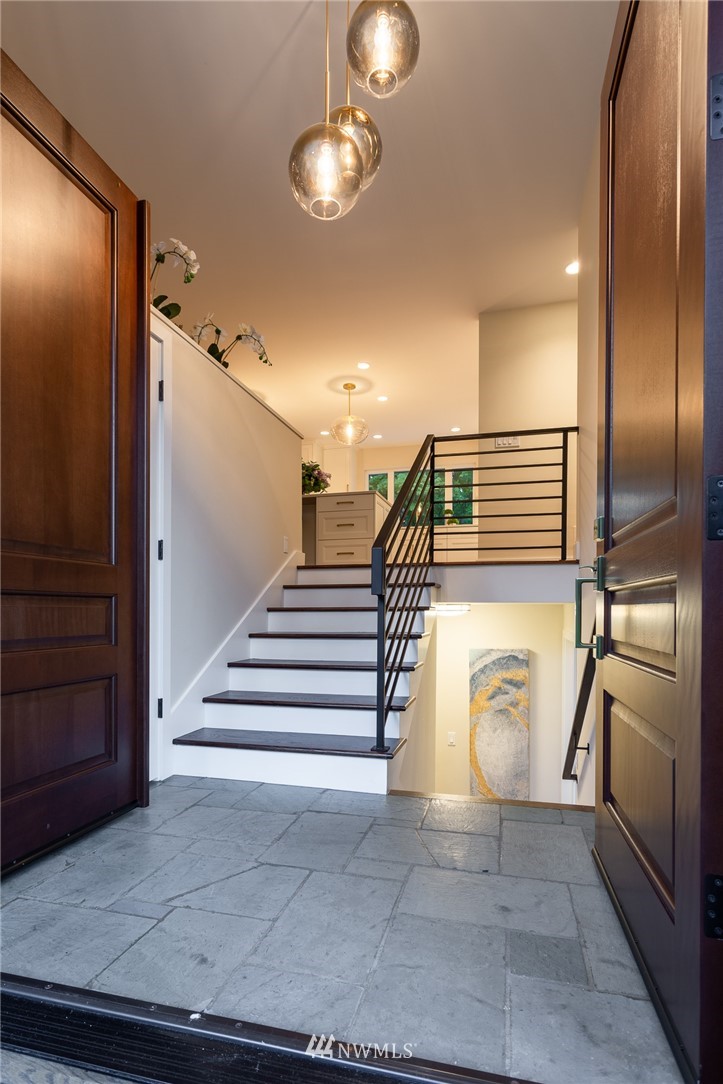 10607 Nottingham Road Edmonds, WA 98020 - Photo 4 of 25 Gallery Image 4