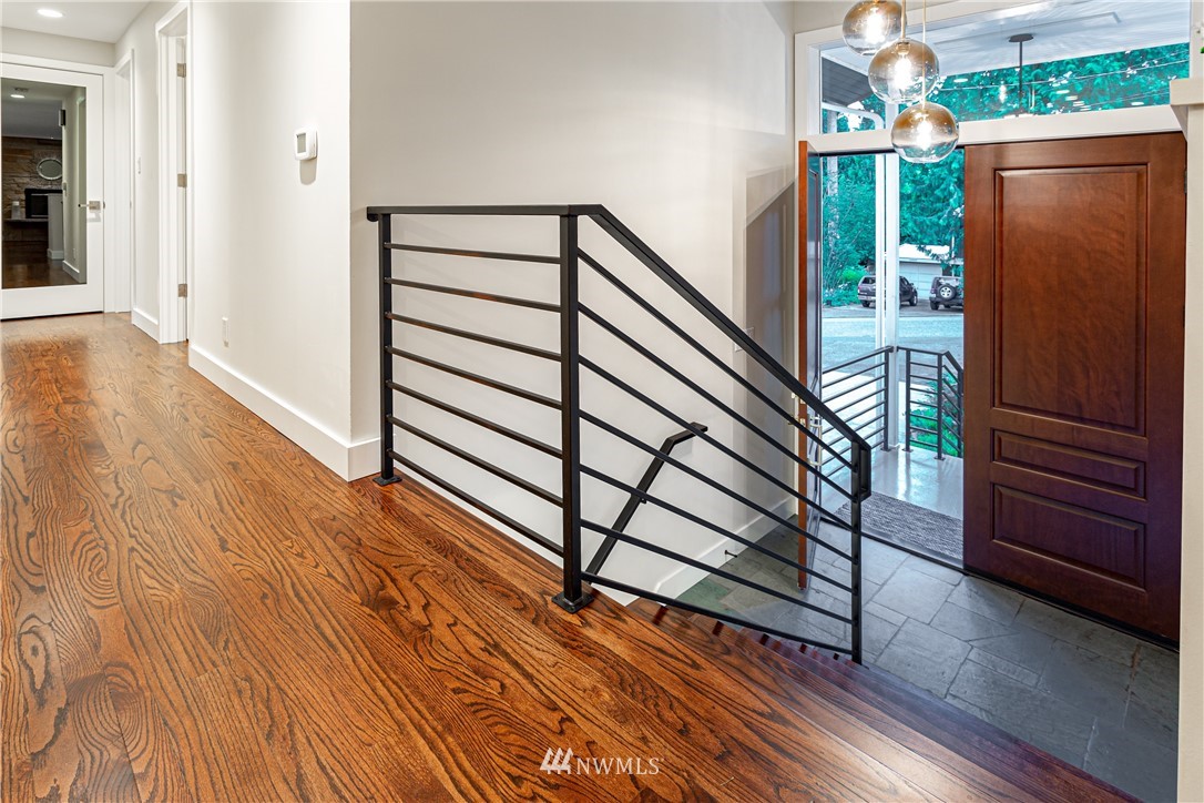 10607 Nottingham Road Edmonds, WA 98020 - Photo 5 of 25 Gallery Image 5