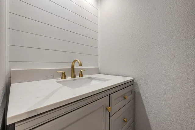 a close view of sink and tap