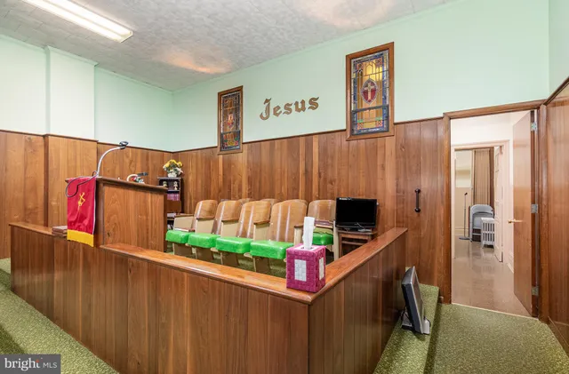 a view of walk in closet