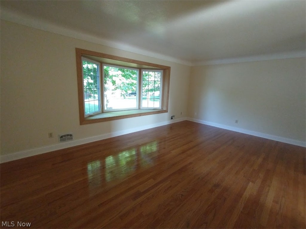 6620 York Road Parma Heights, OH 44130 - Photo 2 of 13 Living Room