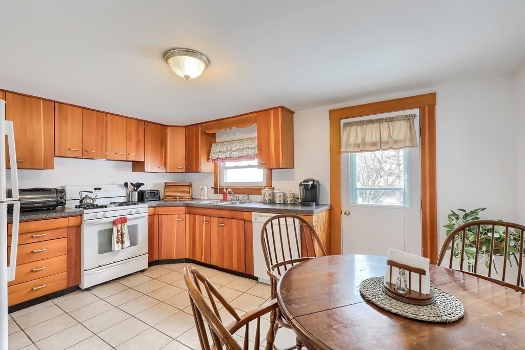 8 Edgewater Road Hull, MA 02045 - Photo 12 of 40