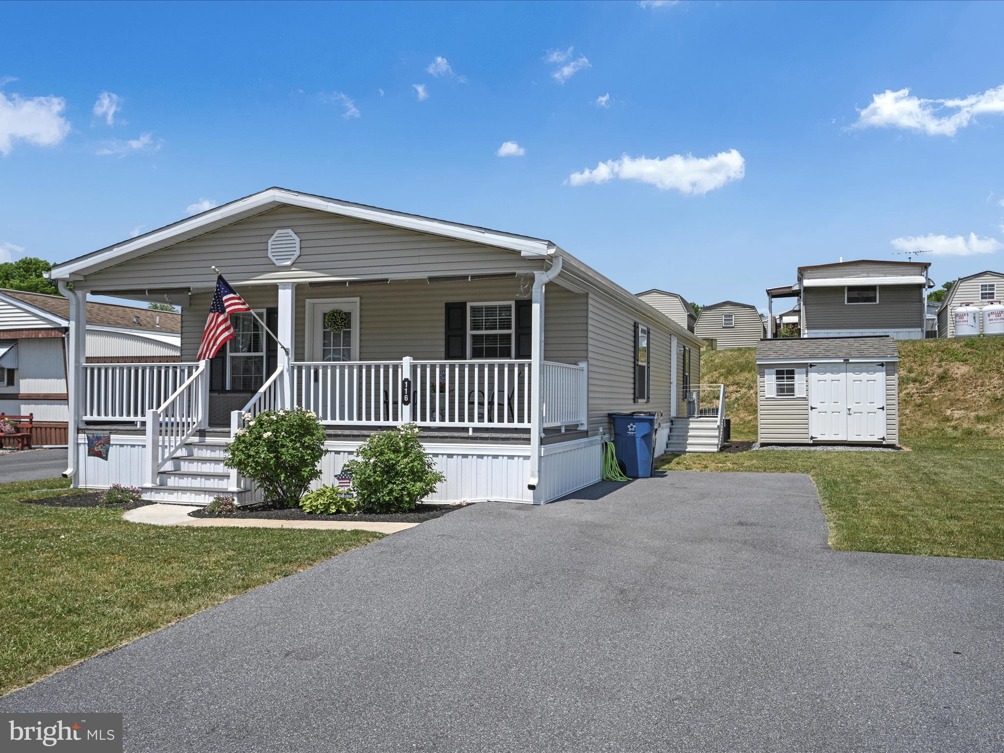116 Ridgewood Manor Manheim, PA 17545 - Photo 4 of 34 front