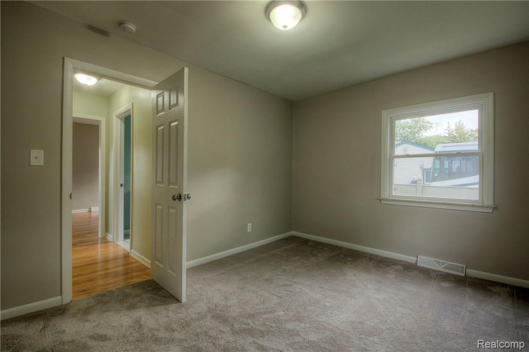 15650 Inkster Road Romulus, MI 48174 - Photo 17 of 33 20 Bed1.jpg