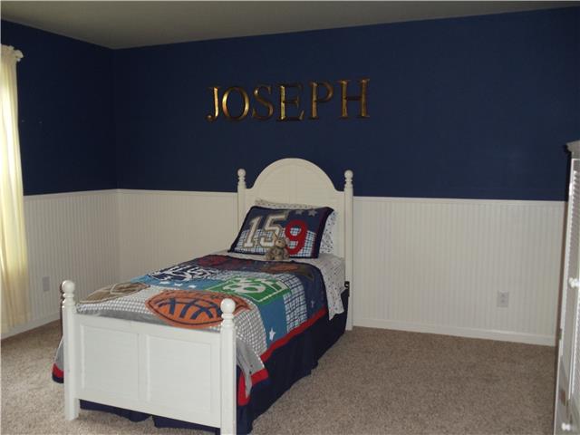 2526 Bodenham Road Pulaski, TN 38478 - Photo 15 of 20 a bedroom with a bed and a table