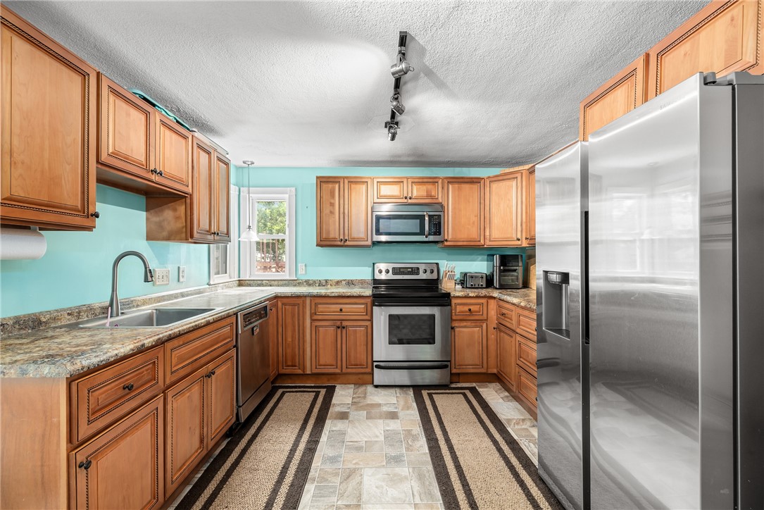 265 Asylum Road Warwick, RI 02886 - Photo 8 of 45 kitchen