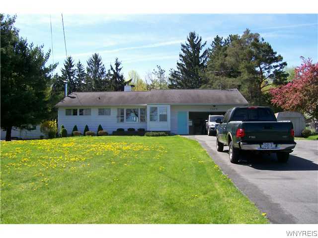 7679 Ellicott Road Orchard Park, NY 14170 - Photo 1 of 1 Exterior Front