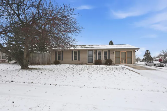 $184,900 | 820 Pinetree Drive, Fort Wayne, IN 46819