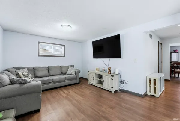 $180,000 | 820 Pinetree Drive, Fort Wayne, IN 46819