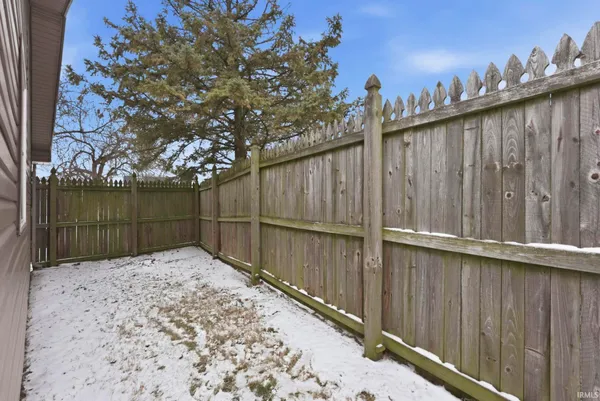 $180,000 | 820 Pinetree Drive, Fort Wayne, IN 46819