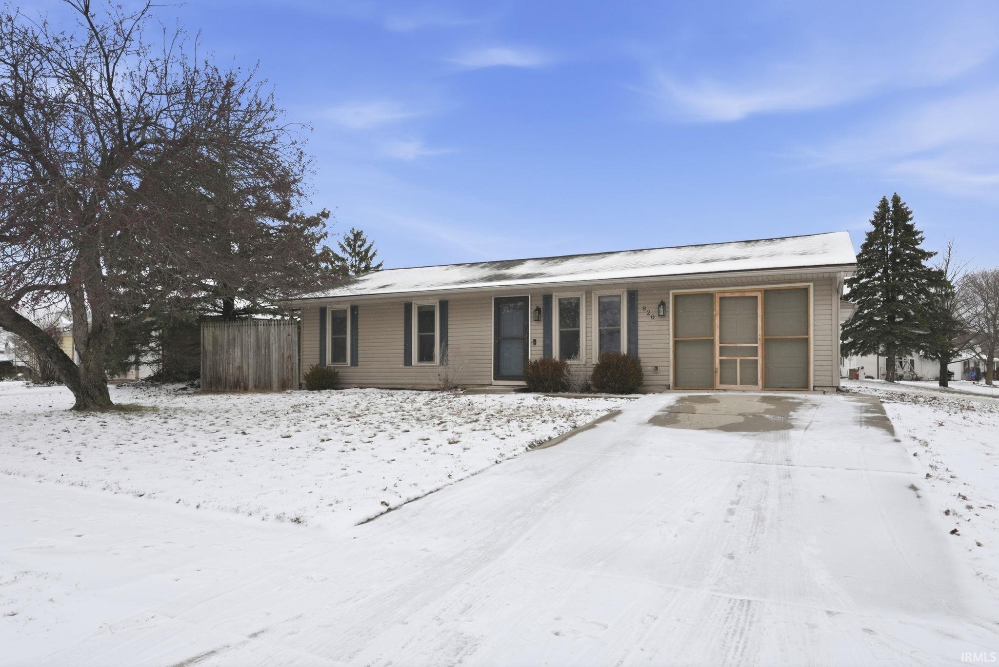 820 Pinetree Drive Fort Wayne, IN 46819 - Photo 3 of 32