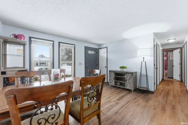 $180,000 | 820 Pinetree Drive, Fort Wayne, IN 46819