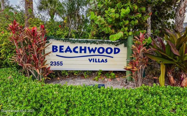 a sign that is sitting on a wooden wall