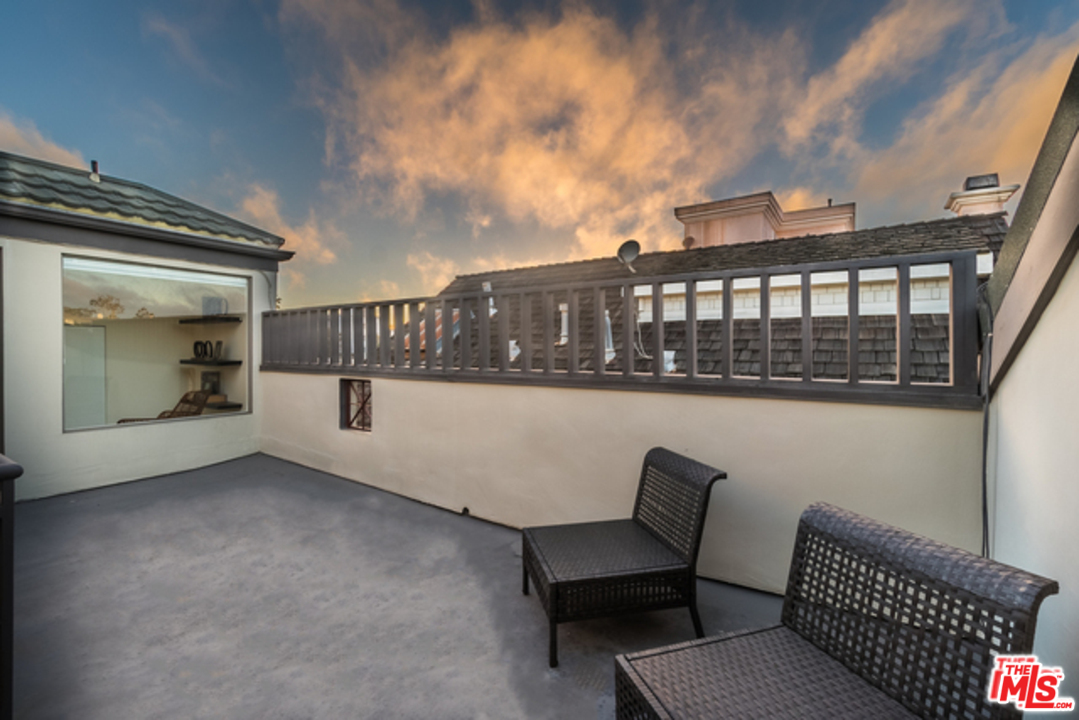 4515 Roma Court Marina del Rey, CA 90292 - Photo 22 of 31 a view of balcony with furniture