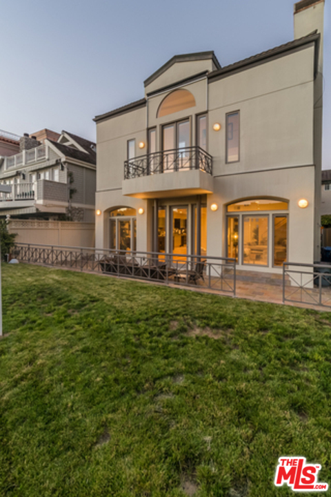 4515 Roma Court Marina del Rey, CA 90292 - Photo 27 of 31 a front view of a house with garden