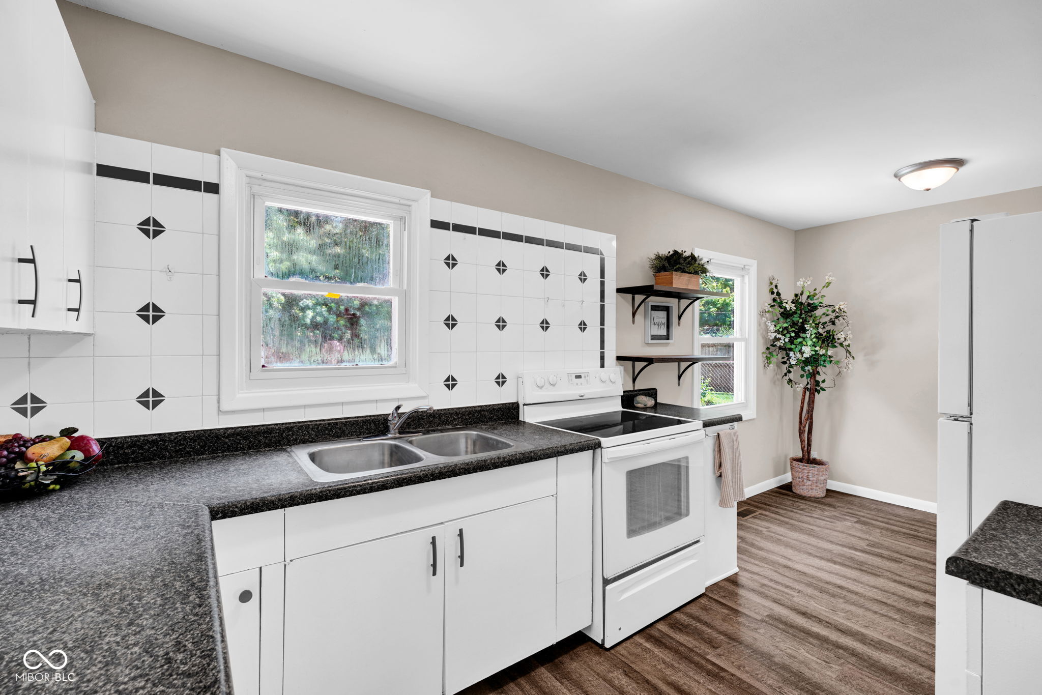 2817 Streamside Drive Columbus, IN 47203 - Photo 9 of 25