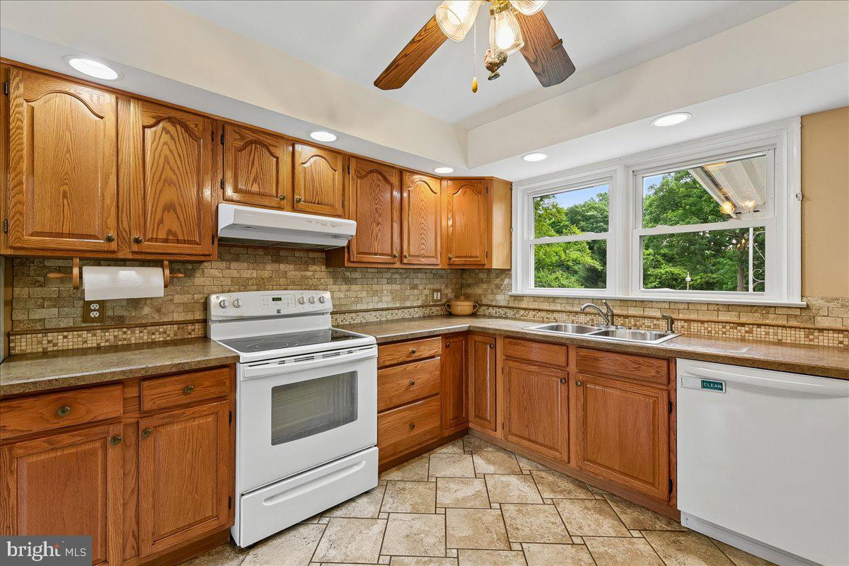 1901 Van Bibber Road Edgewood, MD 21040 - Photo 10 of 42 Kitchen
