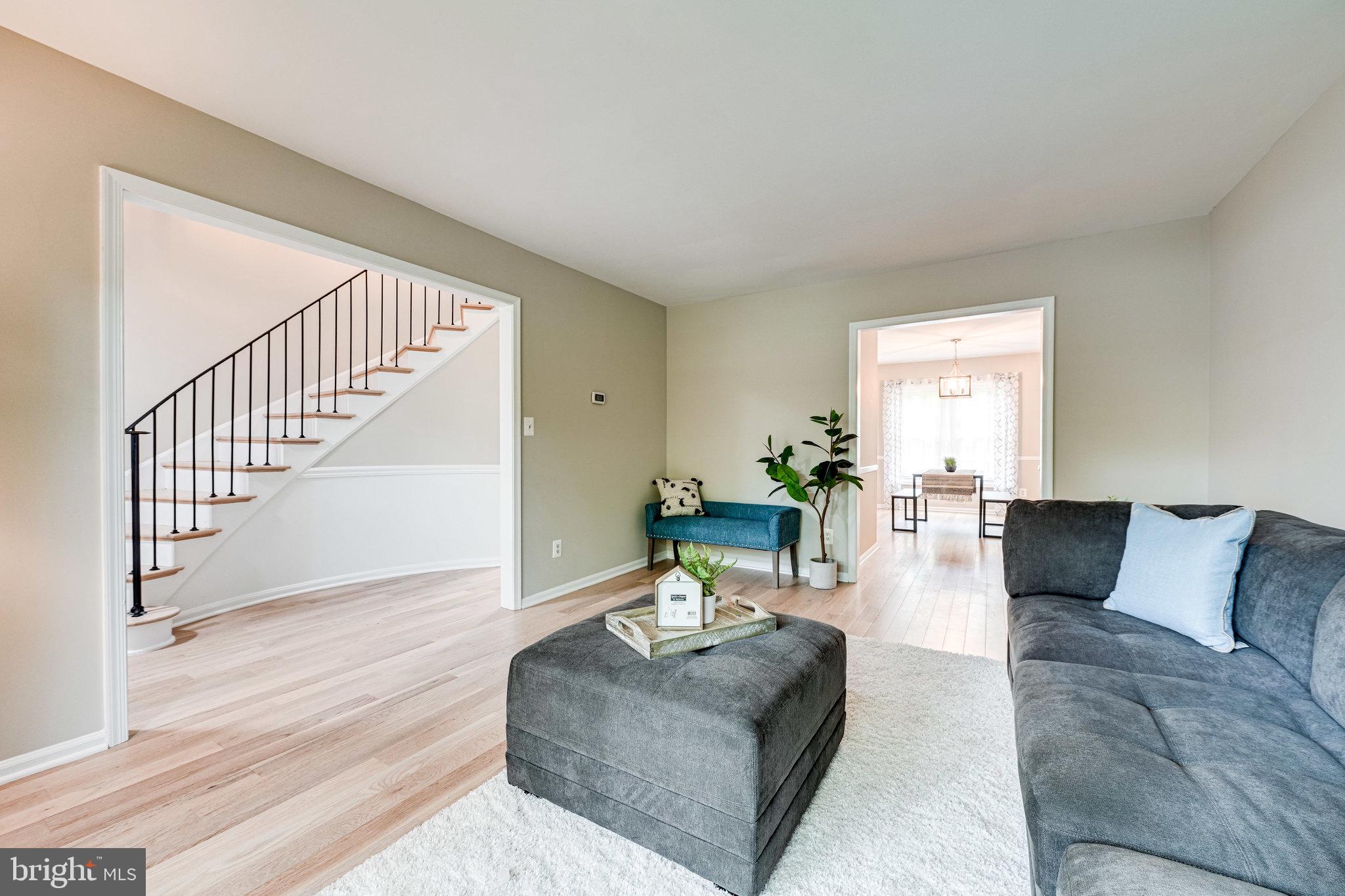 8325 Wickham Road Springfield, VA 22152 - Photo 5 of 45 Living Room