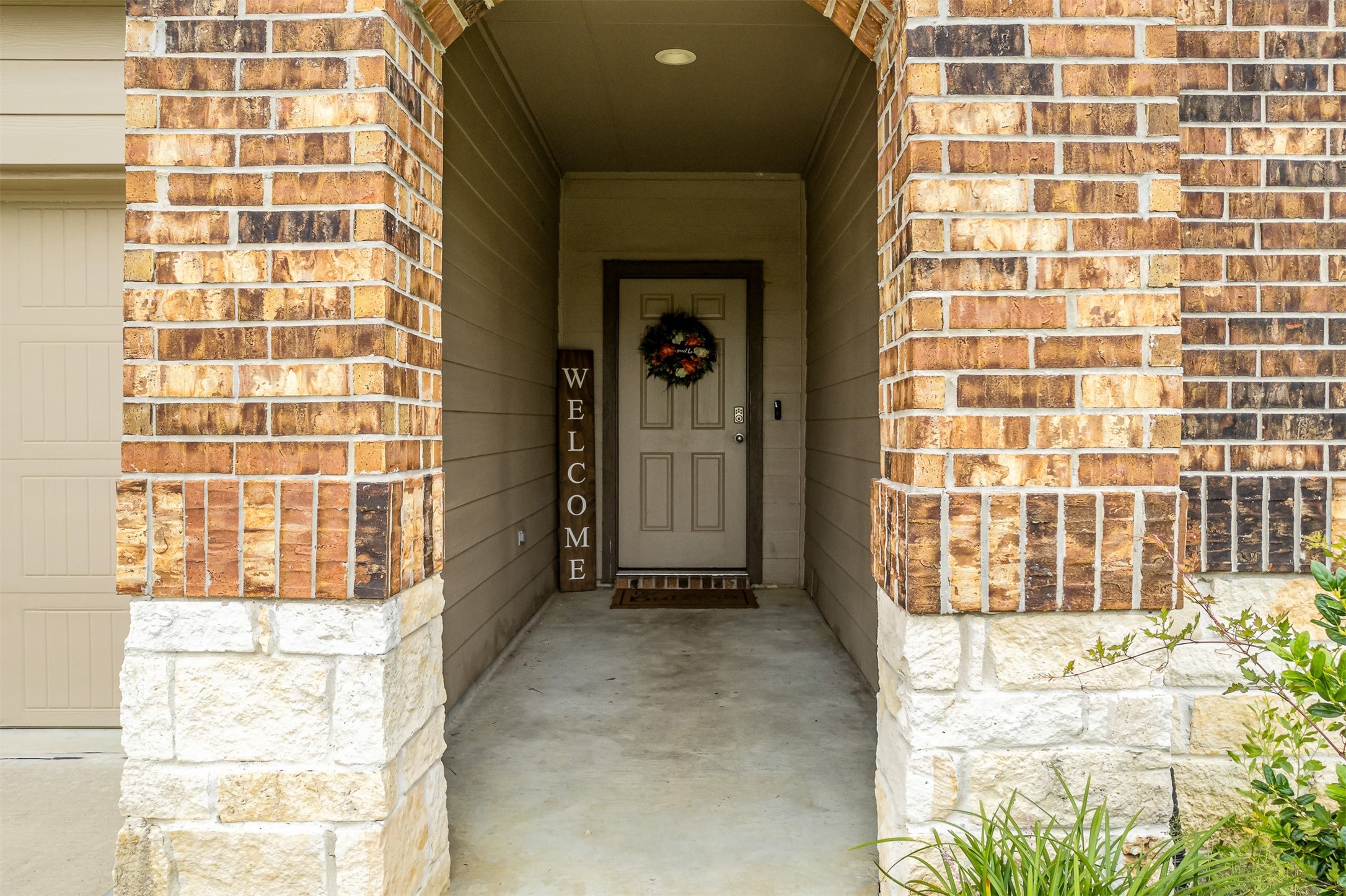 3907 Hawaiian Court Baytown, TX 77521 - Photo 11 of 40 a view of an empty room and window