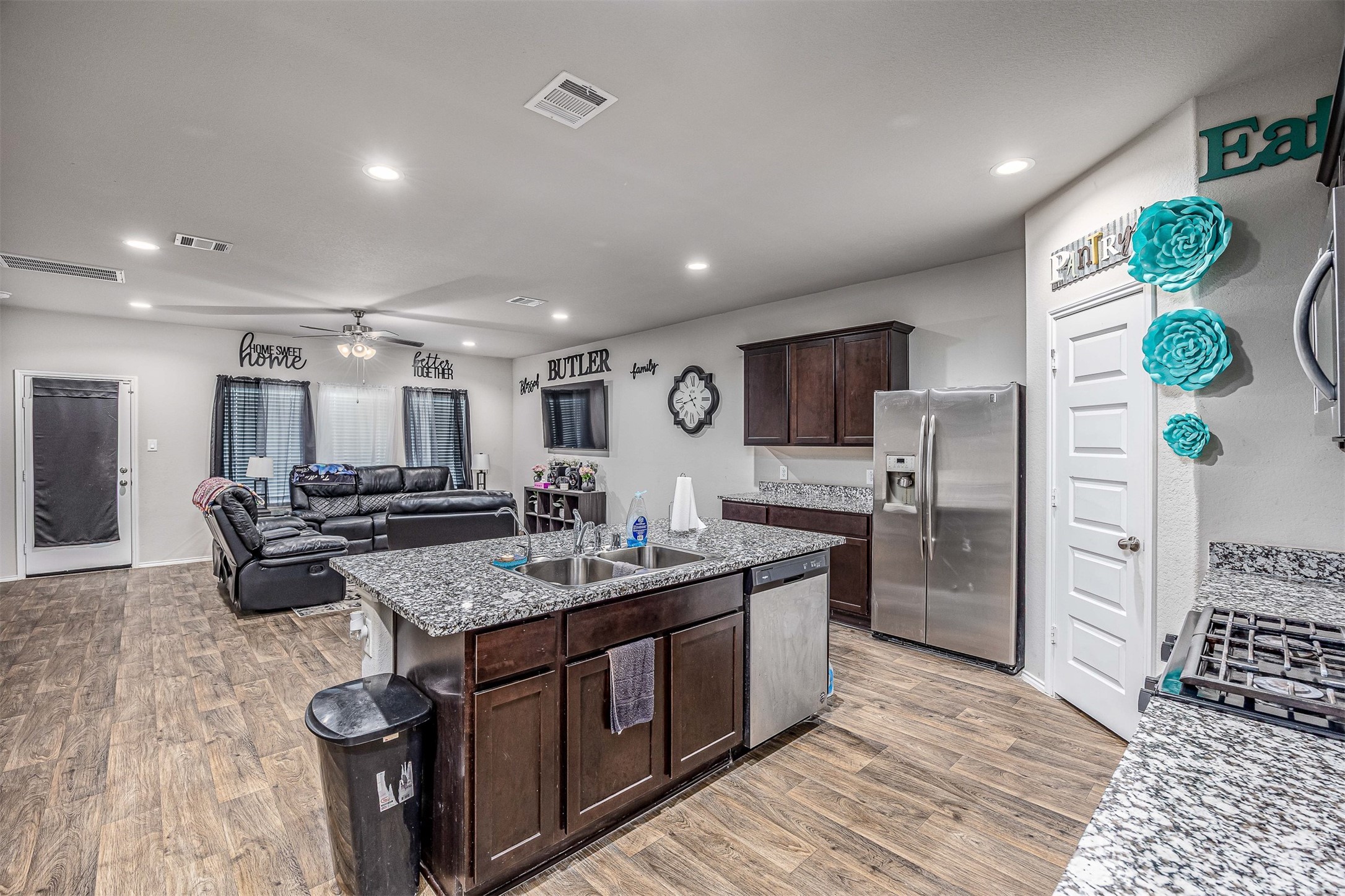 3907 Hawaiian Court Baytown, TX 77521 - Photo 19 of 40 a kitchen with granite countertop lots of counter top space