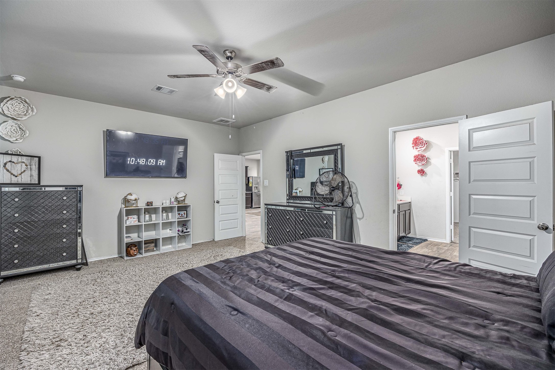 3907 Hawaiian Court Baytown, TX 77521 - Photo 24 of 40 a bedroom with a large bed and a desk