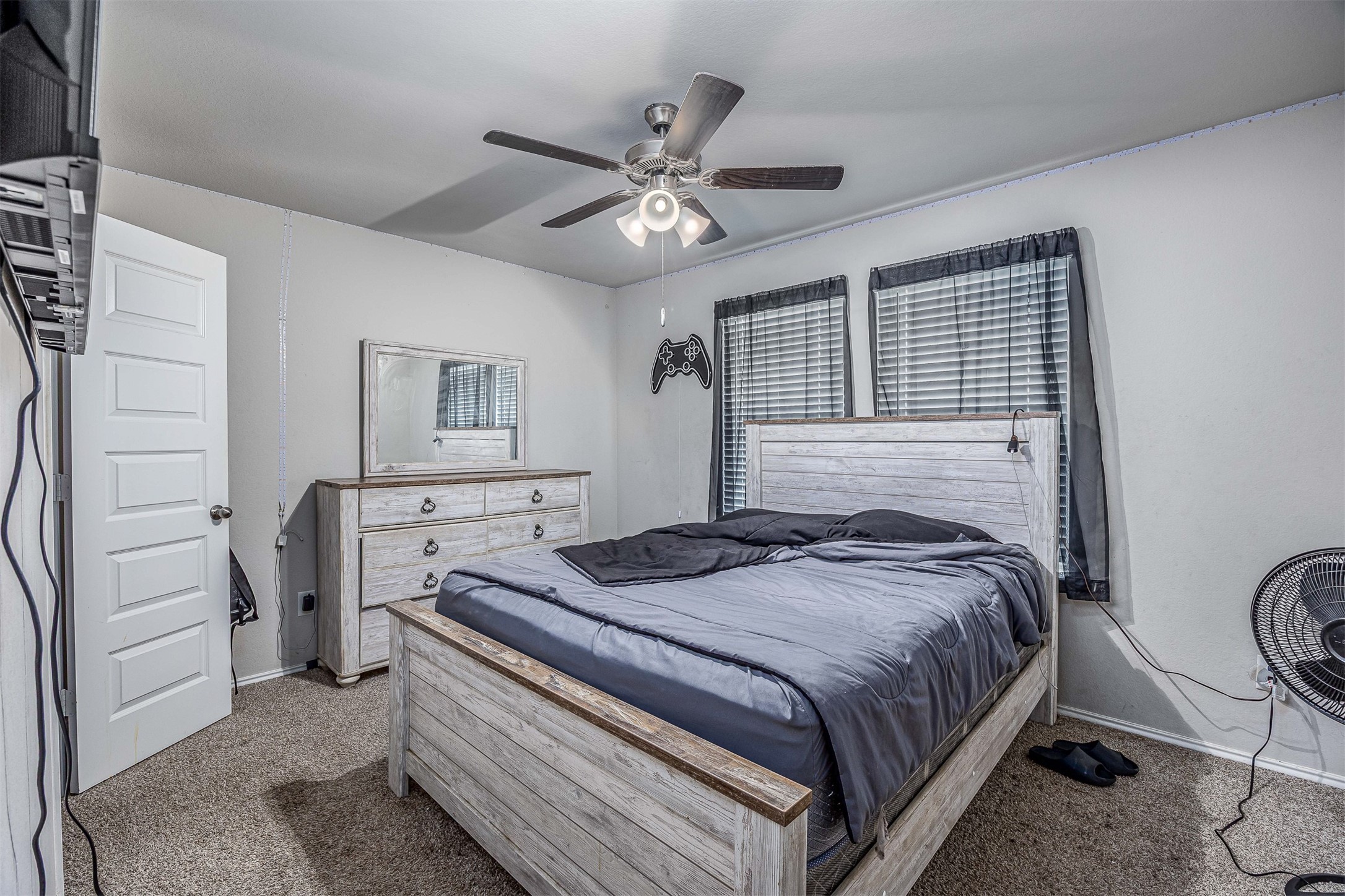 3907 Hawaiian Court Baytown, TX 77521 - Photo 36 of 40 a bedroom with a bed and a chandelier