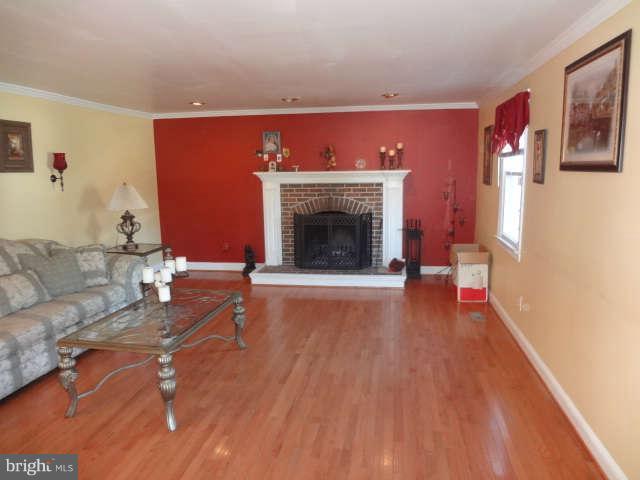 6420 Solomons Island Road Tracys Landing, MD 20779 - Photo 4 of 30 Living Room