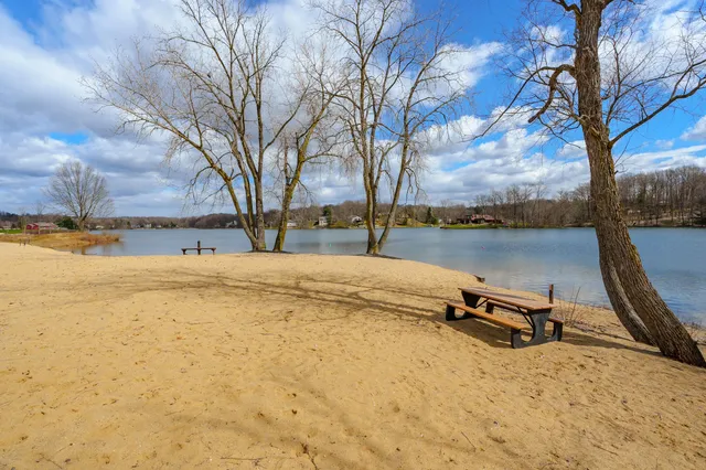 $654,000 | 414 Midlakes Boulevard, Plainwell, MI 49080