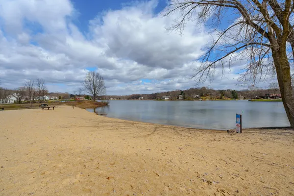 $590,815 | 414 Midlakes Boulevard, Plainwell, MI 49080