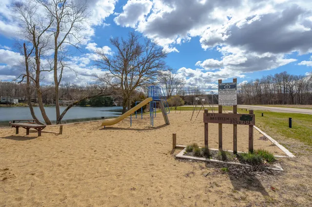 $654,000 | 414 Midlakes Boulevard, Plainwell, MI 49080