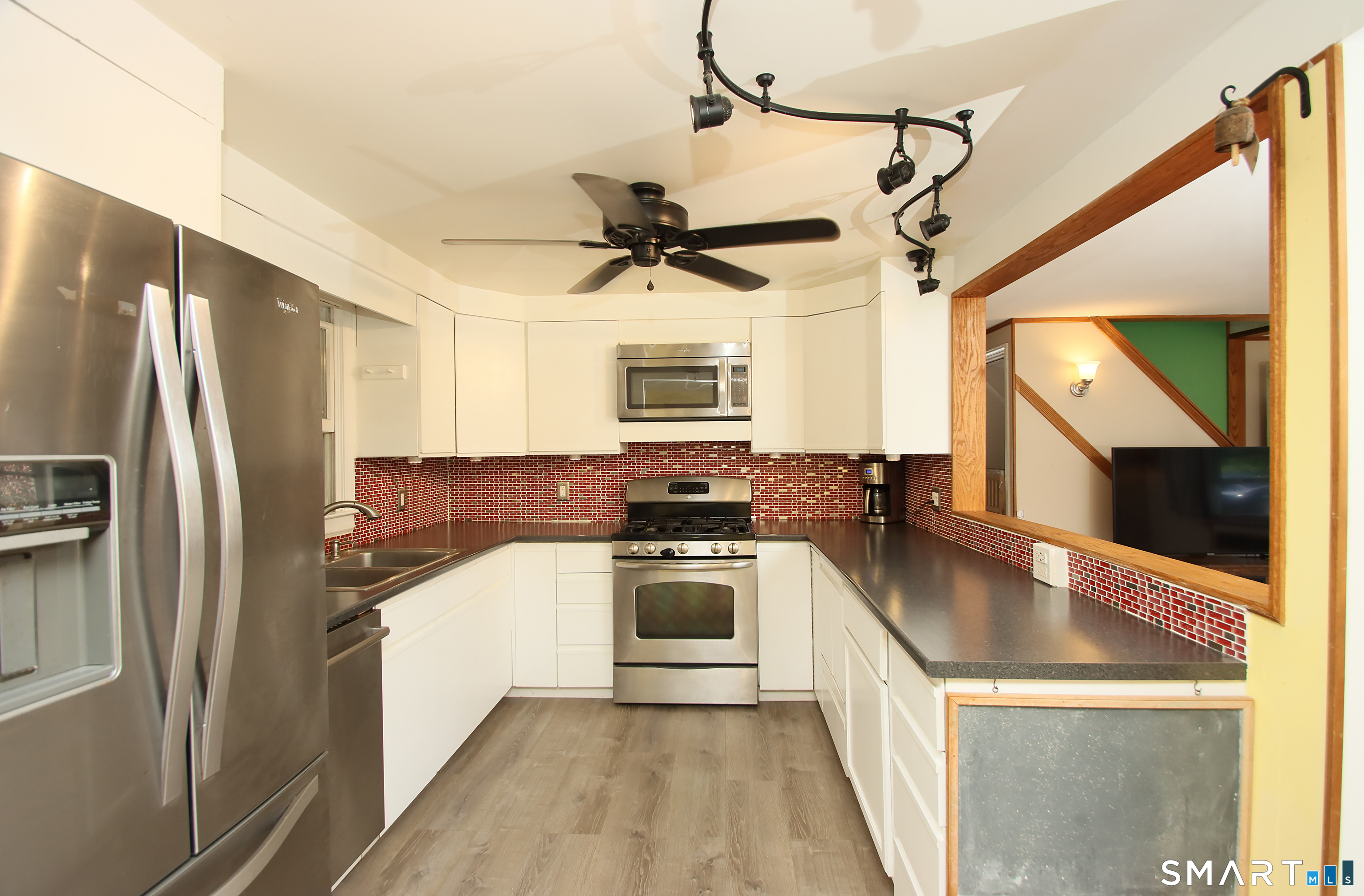 11 Forest Road Wallingford, CT 06492 - Photo 4 of 27