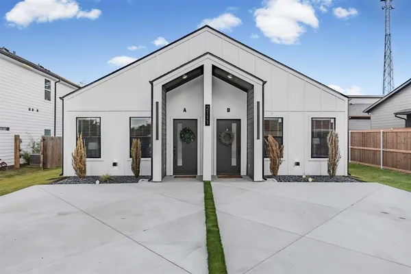 a view of a house with a yard and garage