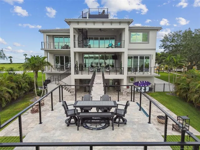 a view of a yard with plants