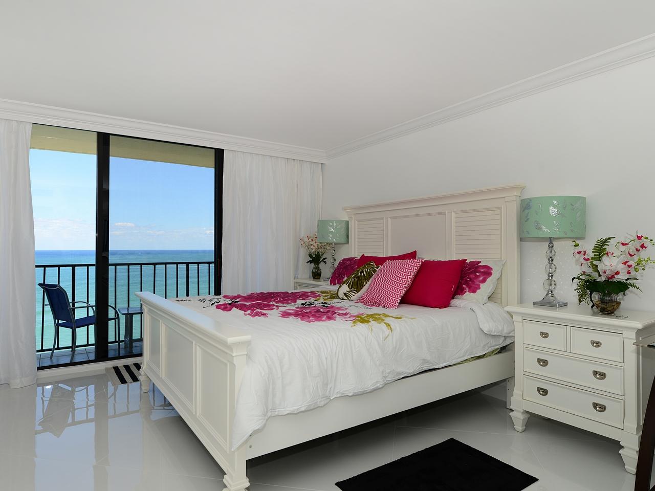 100 South Beach Road, Unit PHB Jupiter, FL 33469 - Photo 14 of 28 Guest Bedroom