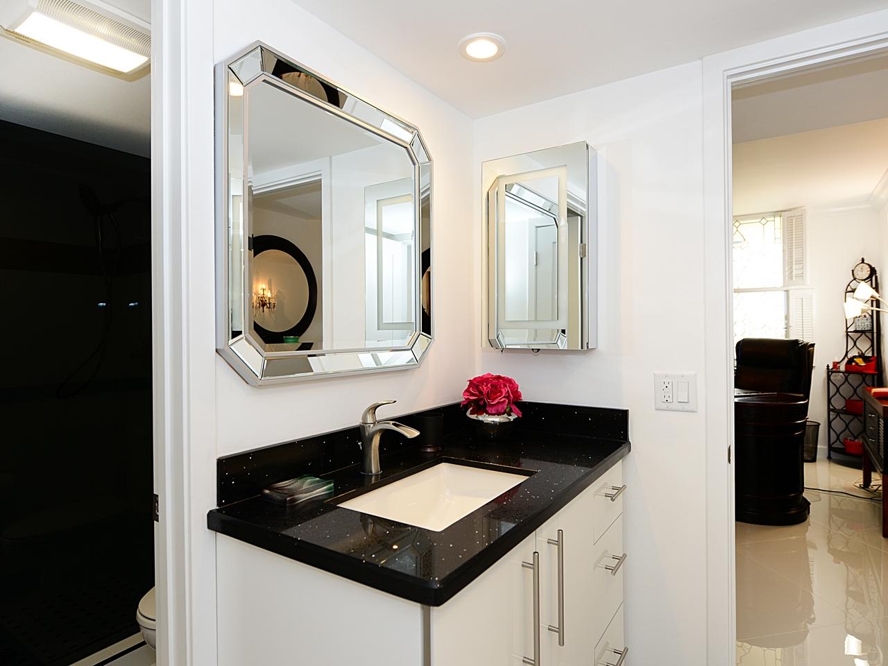 100 South Beach Road, Unit PHB Jupiter, FL 33469 - Photo 16 of 28 Guest Bathroom