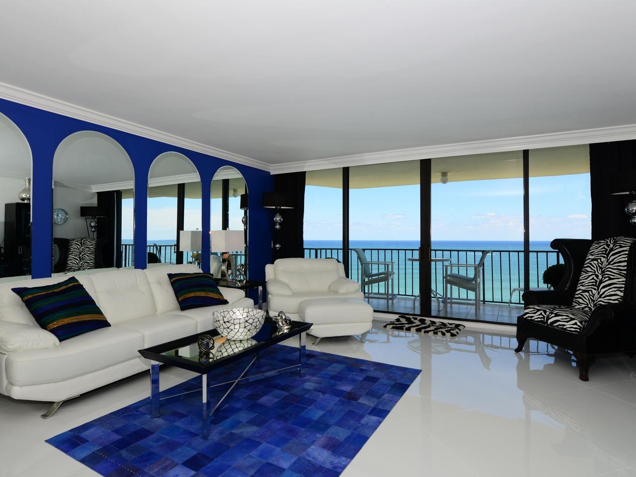 100 South Beach Road, Unit PHB Jupiter, FL 33469 - Photo 5 of 28 Living Room